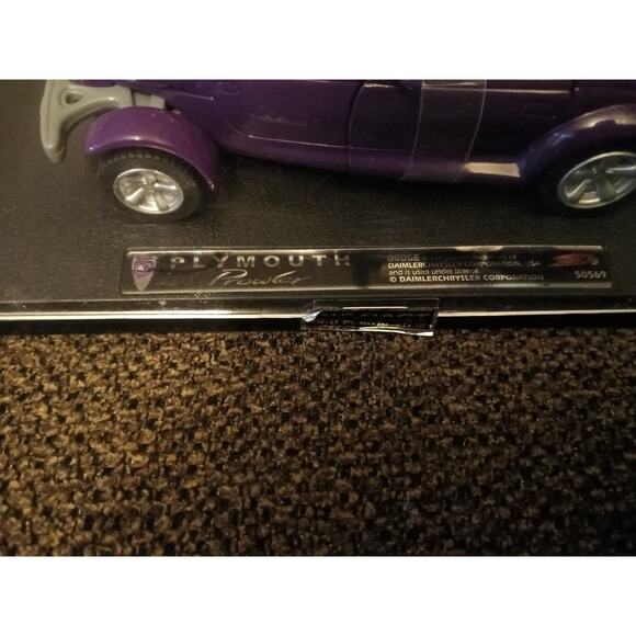Plymouth Prowler 1:18 Scale Purple Convertible Diecast Model Car in Case - Picture 3 of 4